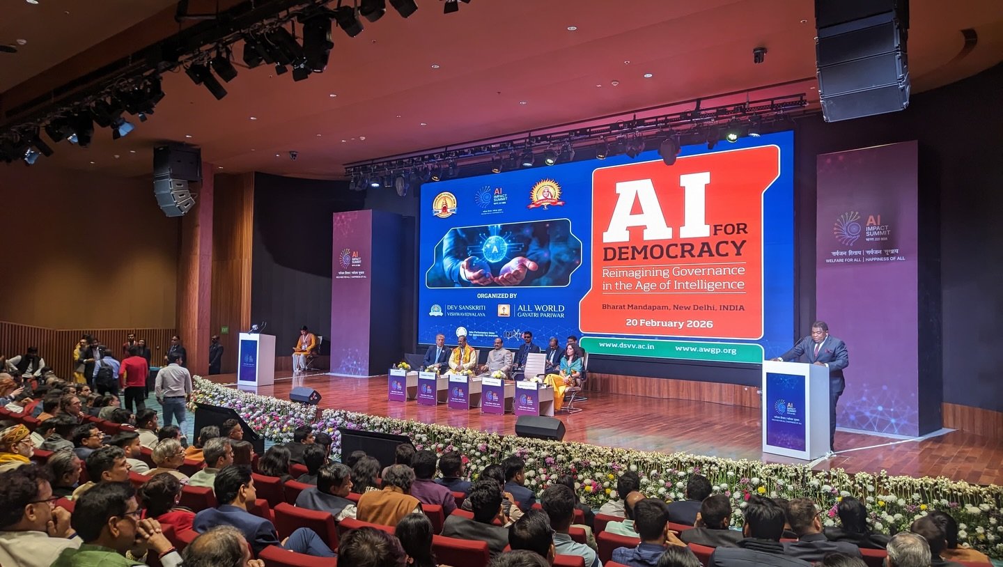 परिवर्तनकारी एआई के लाभ भी हानि भी - डॉ0 चिन्मय पाण्ड्या