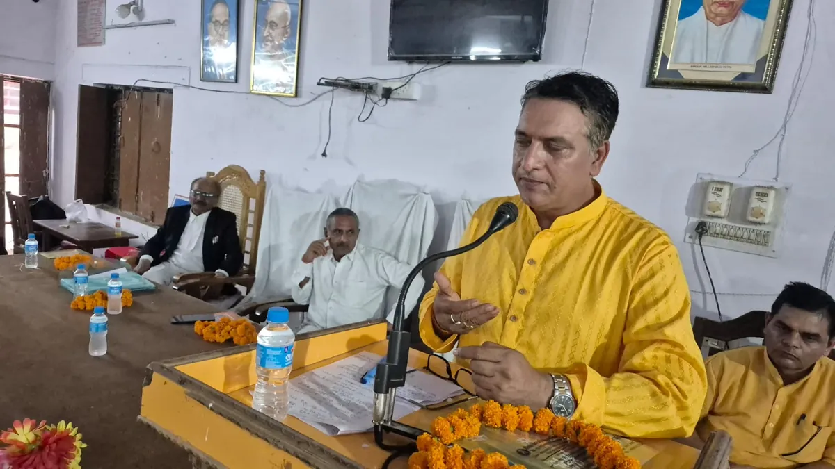 सुल्तानपुर में 'भारत का संविधान एवं इक्कीसवीं सदी का संविधान' विषय पर कार्यशाला आयोजित, कर्तव्यनिष्ठ समाज निर्माण पर दिया गया बल
